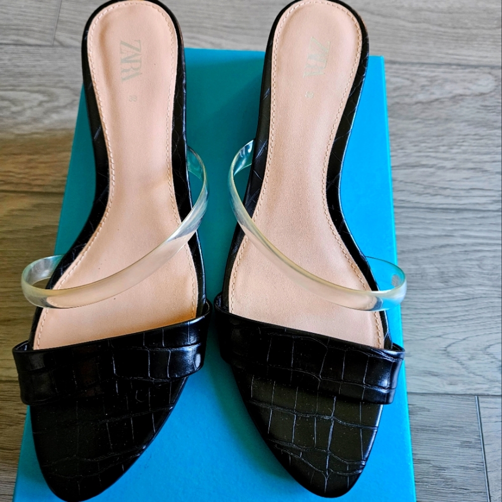 Zara Size 8 sandals